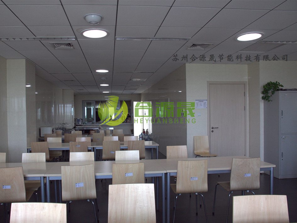 天津奔馳卡車4S店導光管照明系統(tǒng)使用案例02